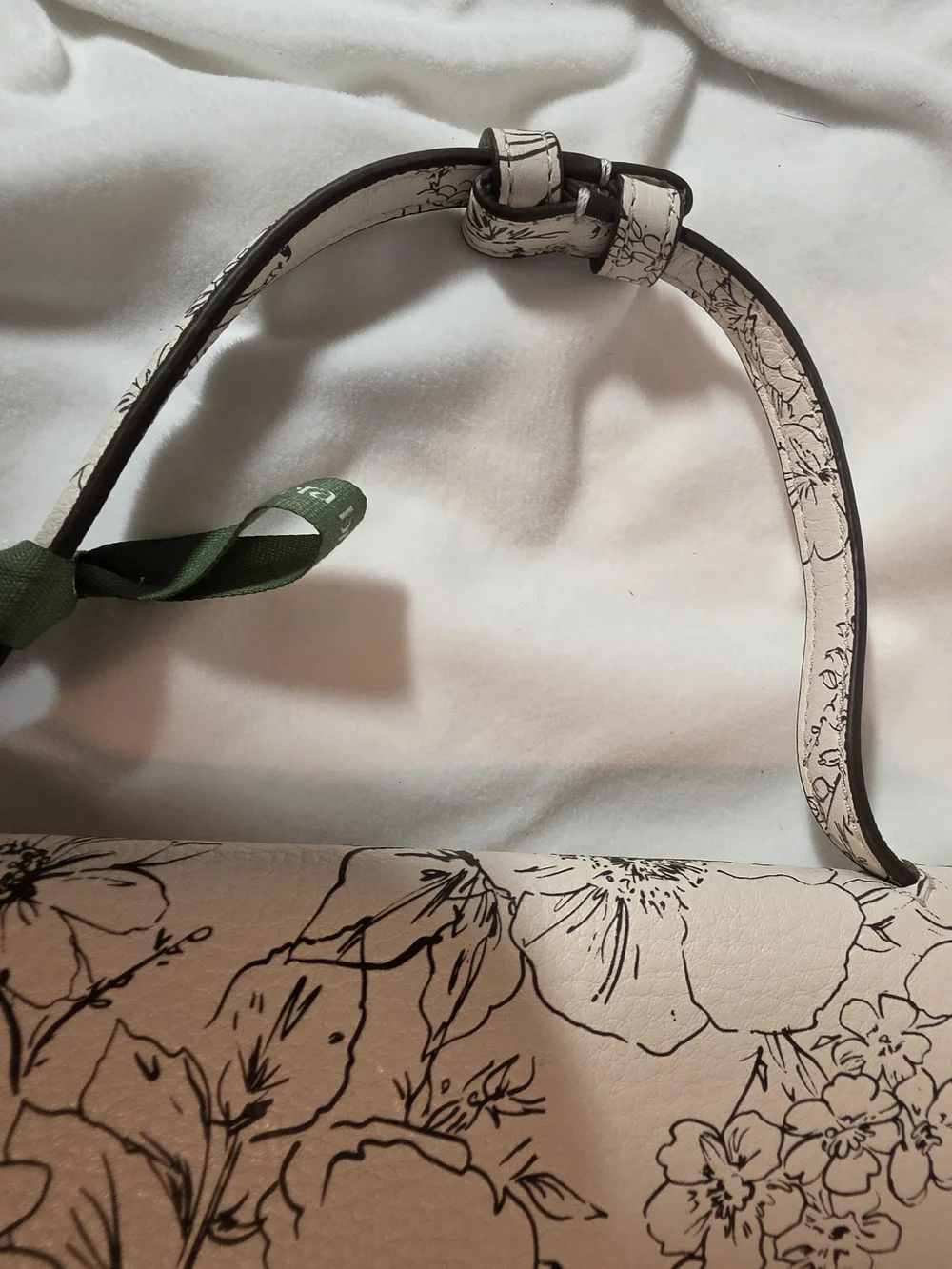 NWT Vera Bradley RFID Accordion Wristlet Cottage Cream Bloom Floral Wallet